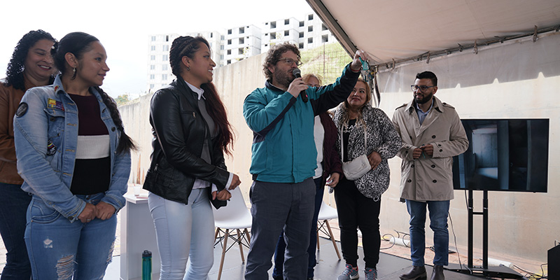 Entrega de Viviendas de Interés Prioritario en Usme beneficia a madres  y padres cabeza de hogar 