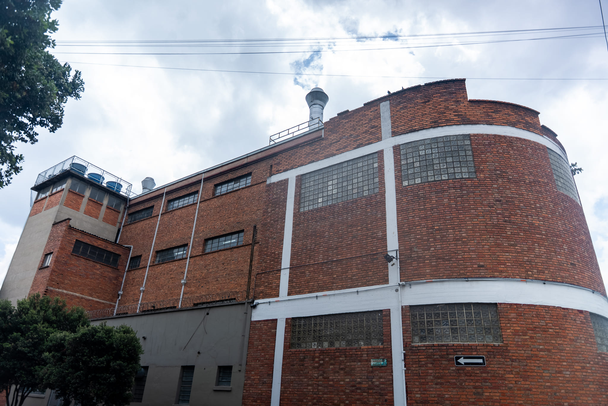 Imagen de Zona Franca, Muros exteriores de Bodega