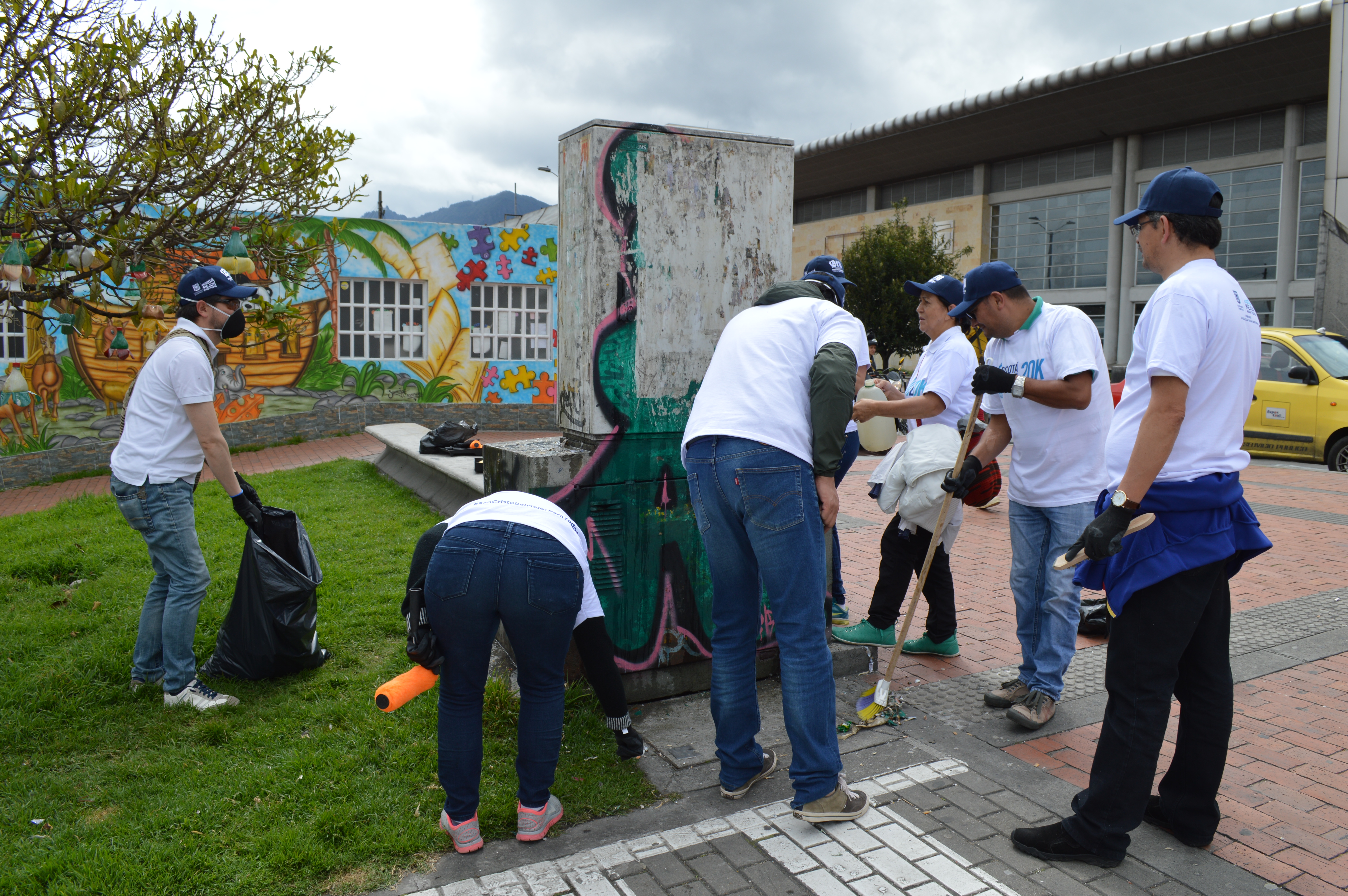 Personal de ERU participando de la campaña Bogotá Limpia 20k