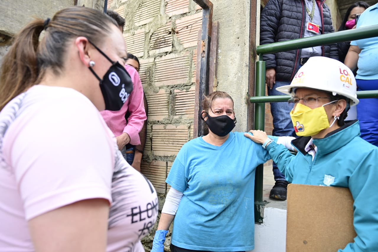 Alcaldesa Claudia Lopez junto a la comunidad - Recorrido por Usminia